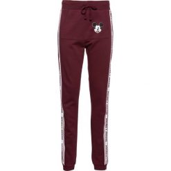 Spodnie dresowe "Myszka Miki" bonprix czerwony klonowy. Czerwone spodnie dresowe marki bonprix, z motywem z bajki, z dresówki. Za 69.99 zł.