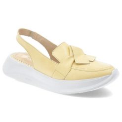 Żółte Sandały Armodo Stylowe Skórzane Obuwie Damskie. Żółte sandały Armodo, bez wzorów, eleganckie, bez obcasa, bez zapięcia. Za 269.00 zł.