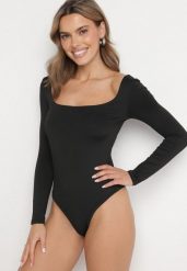 Czarne Dopasowane Body z Długim Rękawem i Kwadratowym Dekoltem Sesilwen. Czarne body Born2be, m, bez wzorów, z jeansu. Za 49.99 zł.