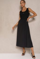 Czarna Rozkloszowana Sukienka z Wiskozy Ozdobiona Naszywką Ronlina. Czarne sukienki Renee, na co dzień, z aplikacjami, z jeansu, eleganckie, bez kołnierzyka, bez ramiączek, midi, kopertowe. Za 119.99 zł.