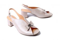 BIOECO BY ARKA 4215 2380 1661 perła, sandały damskie. Brązowe sandały Bioeco by Arka, z aplikacjami, bez obcasa, na obcasie, bez zapięcia. Za 389.90 zł.