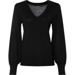 Sweter z dzianiny o gładkim splocie drobnych oczek. Czerwone swetry bonprix, bez wzorów, z dzianiny, bez ramiączek. Za 99.99 zł.