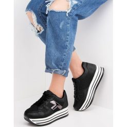 Buty sportowe damskie N/M 1306 Czarne. Czarne obuwie sportowe N/M, z materiału, bez zapięcia. Za 89.00 zł.