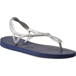 Sandały HAVAIANAS - Luna 41296970445 Navy Blue/Silver. Szare klapki Havaianas, bez wzorów, z tworzywa sztucznego, bez obcasa, bez zapięcia. W wyprzedaży za 69.00 zł.