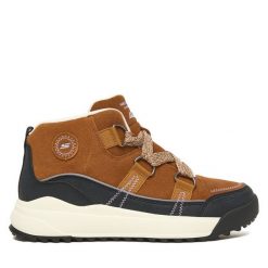 Botki Skechers. Białe botki Skechers, bez wzorów, bez obcasa, na płaskiej podeszwie, bez zapięcia. Za 319.99 zł.