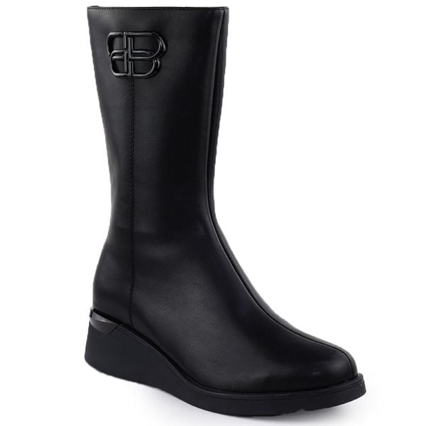 Skórzane kozaki krótkie na koturnie czarne T.Sokolski Z25-43. Czarne kozaki T.Sokolski, ze skóry, bez obcasa, na koturnie, bez zapięcia. Za 289.99 zł.