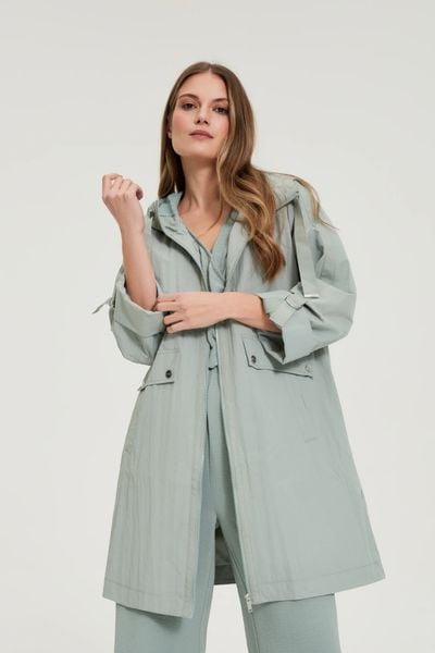 Kurtka parka oliwkowa. Zielone kurtki MOODO, bez wzorów, z poliamidu, bez kaptura. Za 229.99 zł.