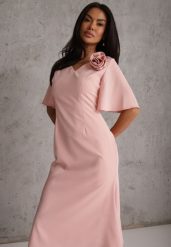 Różowa Zwiewna Sukienka Wieczorowa VICES z Aplikacją 3D w Kształcie Kwiatu Themira. Czerwone sukienki Renee, l, z aplikacjami, eleganckie, bez kołnierzyka, bez ramiączek, midi, kopertowe. Za 169.99 zł.