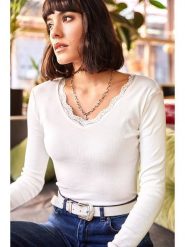 Olalook Bluzka w kolorze białym rozmiar: onesize. Białe bluzki Olalook, bez wzorów, z koronki, bez kołnierzyka, bez ramiączek. Za 52.67 zł.