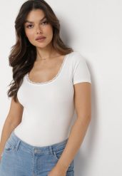 Biała Bluzka z Koronkową Lamówką Wokół Dekoltu Fianlema. Białe bluzki Born2be, l, bez wzorów, z bawełny, eleganckie, bez kołnierzyka, bez ramiączek. W wyprzedaży za 59.49 zł.