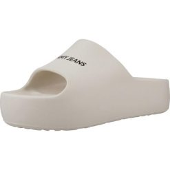 Sandały TOMMY JEANS TJW CHUNKY FLATFORM SLID Biały. Białe sandały TOMMY HILFIGER, bez wzorów, z gumy, bez obcasa, bez zapięcia. Za 177.99 zł.