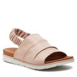 Sandały Piazza. Czerwone sandały Piazza, bez wzorów, bez obcasa, na płaskiej podeszwie, bez zapięcia. Za 379.99 zł.