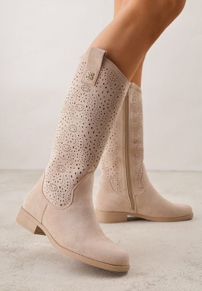 Ciemnobeżowe Ażurowe Botki z Geometryczną Ozdobą Naeraste. Brązowe botki Renee, z aplikacjami, z jeansu, bez obcasa, na płaskiej podeszwie, bez zapięcia. Za 139.99 zł.