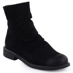 Botki zamszowe damskie marszczone czarne Potocki Z25-SZ12716. Czarne botki POTOCKI, bez wzorów, z nubiku, bez obcasa, bez zapięcia. Za 189.99 zł.