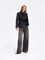 Jeansy wide leg z wysokim stanem - szary. Szare jeansy Reserved, bez wzorów, z podwyższonym stanem. Za 139.99 zł.
