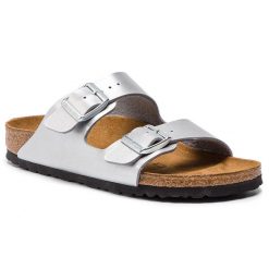 Klapki Birkenstock. Szare klapki Birkenstock, bez wzorów, bez obcasa. Za 399.99 zł.