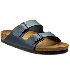 Klapki Birkenstock. Niebieskie klapki Birkenstock, bez wzorów, bez obcasa. Za 379.99 zł.