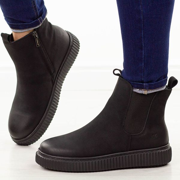 Czarne skórzane botki damskie Cambell 19340. Czarne botki Cambell, na jesień, bez wzorów, z jeansu, z okrągłym noskiem, bez obcasa, na płaskiej podeszwie, bez zapięcia. W wyprzedaży za 240.87 zł.