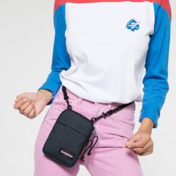 Torba na ramię Eastpak Buddy. Niebieskie torby na ramię Eastpak, bez wzorów, casualowe, na ramię, bez dodatków. Za 162.00 zł.