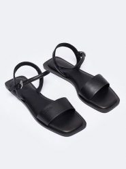 BIG STAR Sandały w kolorze czarnym rozmiar: 39. Czarne sandały Big Star, bez wzorów, klasyczne, z otwartym noskiem, bez obcasa, bez zapięcia. Za 87.99 zł.