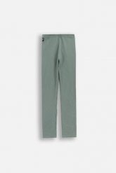 Prążkowane legginsy z długą nogawką. Zielone legginsy COCCODRILLO, z aplikacjami, prążkowane, długie. Za 49.90 zł.