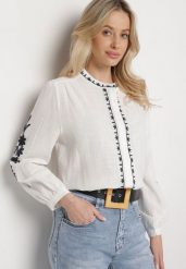 Biało-Niebieska Bawełniana Koszula Bez Kołnierzyka Zdobiona Haftem Gonavia. Białe koszule Born2be, l, z aplikacjami, z bawełny, eleganckie, bez kołnierzyka, bez ramiączek. Za 99.99 zł.