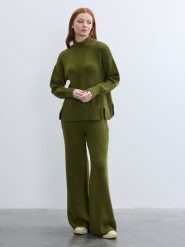 BGN Sweter w kolorze zielonym rozmiar: 38. Zielone swetry BGN, bez wzorów, bez ramiączek. Za 121.99 zł.