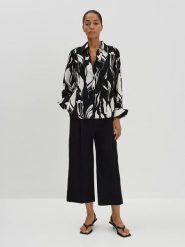 Someday Bluzka "Zerlian" w kolorze czarno-białym rozmiar: 38. Czarne bluzki someday., bez wzorów, bez kołnierzyka, bez ramiączek. Za 173.99 zł.