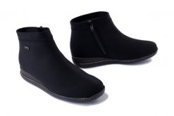 RIEKER 98251-00 TEX black, botki damskie. Czarne botki Rieker, na zimę, bez wzorów, bez obcasa, bez zapięcia. Za 359.90 zł.