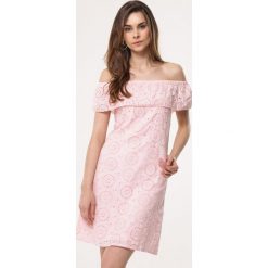 Jasnoróżowa Sukienka Take Point. Sukienki Born2be, na lato, l, bez wzorów, eleganckie, bez kołnierzyka, bez ramiączek, mini, z odkrytymi ramionami. Za 44.99 zł.