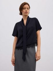 BGN Bluzka w kolorze czarnym rozmiar: 34. Czarne bluzki BGN, bez wzorów, z koronki, bez kołnierzyka, bez ramiączek. Za 96.37 zł.