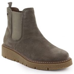 Skórzane botki damskie sztyblety na koturnie taupe Filippo DBT7261. Botki Filippo, bez wzorów, ze skóry, bez obcasa, na koturnie, bez zapięcia. Za 249.99 zł.