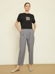 BGN Koszulka w kolorze czarnym rozmiar: 40. Czarne bluzki BGN, bez wzorów, bez kołnierzyka, bez ramiączek. Za 56.99 zł.