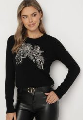 Czarny Sweter z Bawełną Ozdobiony Cyrkoniami i Perełkami Lerice. Czarne swetry Born2be, l, z aplikacjami, z bawełny, bez ramiączek. Za 64.99 zł.