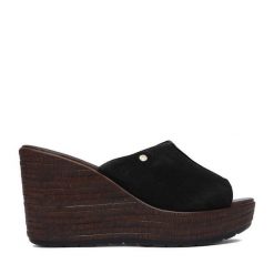 Klapki Lasocki. Czarne klapki Lasocki, bez wzorów, bez obcasa. Za 179.99 zł.