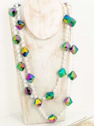 MENTHE À L'O Naszyjnik z elementami ozdobnymi - dł. 65 cm rozmiar: onesize. Białe naszyjniki MENTHE À L'O, z kryształem. Za 109.26 zł.