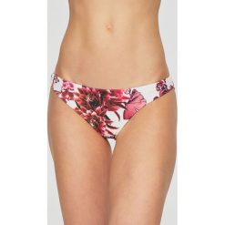 Guess Jeans - Figi kąpielowe. Czerwone figi Guess Jeans, l, z aplikacjami, z elastanu. W wyprzedaży za 99.90 zł.