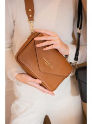 Maison héritage PARIS Skórzana torebka "Mariam" w kolorze jasnobrązowym - 22 x 16 x 6 cm rozmiar: onesize. Brązowe torby na ramię Maison héritage PARIS, bez wzorów, z materiału, na ramię, bez dodatków. Za 398.45 zł.