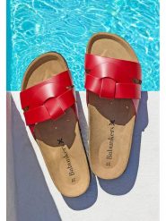 BABUNKERS Family Skórzane klapki w kolorze czerwonym rozmiar: 40. Czerwone klapki BABUNKERS Family, bez wzorów, z otwartym noskiem, bez obcasa. Za 155.15 zł.