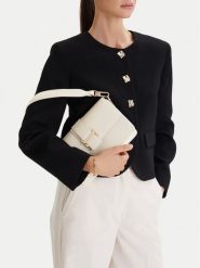 GINO ROSSI Torebka C-1-4 Beżowy. Brązowe torebki klasyczne Gino Rossi, bez wzorów, ze skóry, bez dodatków. Za 249.99 zł.