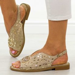 Złote skórzane płaskie sandały damskie S.Barski 094. Żółte sandały S.BARSKI, z aplikacjami, ze skóry, eleganckie, z okrągłym noskiem, bez obcasa, na płaskiej podeszwie, bez zapięcia. Za 219.00 zł.