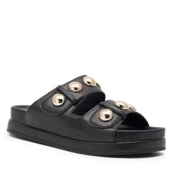 Klapki DeeZee. Czarne klapki DeeZee, bez wzorów, bez obcasa. Za 119.99 zł.