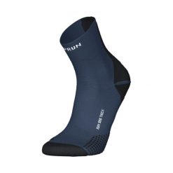 Skarpetki do biegania Kiprun Run 900 średnie grube. Niebieskie skarpety KIPRUN, bez wzorów, z dzianiny. Za 39.99 zł.
