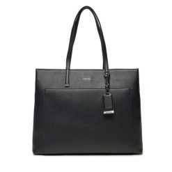 Torebka Calvin Klein. Czarne torebki klasyczne Calvin Klein, bez wzorów, bez dodatków. Za 349.99 zł.