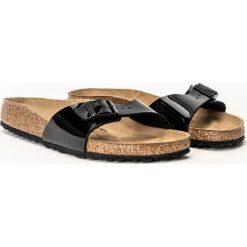 Klapki damskie Birkenstock Madrid BF (40303). Czarne klapki Birkenstock, bez wzorów, bez obcasa. Za 299.99 zł.