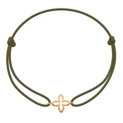 Bransoletka z pozłacaną ażurową lilią na cienkim oliwkowym sznurku. Zielone bransoletki Lilou, pozłacane. Za 89.00 zł.