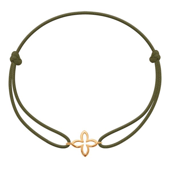 Bransoletka z pozłacaną ażurową lilią na cienkim oliwkowym sznurku. Zielone bransoletki Lilou, pozłacane. Za 89.00 zł.