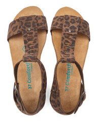 Comfortfusse Skórzane sandały w kolorze brązowym rozmiar: 36. Brązowe sandały Comfortfüße, bez wzorów, z materiału, klasyczne, z otwartym noskiem, bez obcasa, bez zapięcia. Za 239.99 zł.