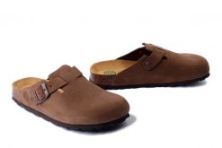 DR. BRINKMANN 600132-21 mittelbraun, klapki damskie. Brązowe klapki Dr. Brinkmann, bez wzorów, ze skóry, bez obcasa. Za 309.90 zł.