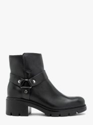 Czarne botki biker boots ze skóry licowej. Czarne botki Ryłko, bez wzorów, ze skóry, z okrągłym noskiem, bez obcasa, na obcasie, bez zapięcia. Za 549.99 zł.